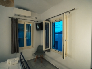 Kamarado Studios_Quadruple Room A _Kamares_Sifnos